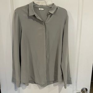 Flippa K gray silk button down blouse. Size Xl